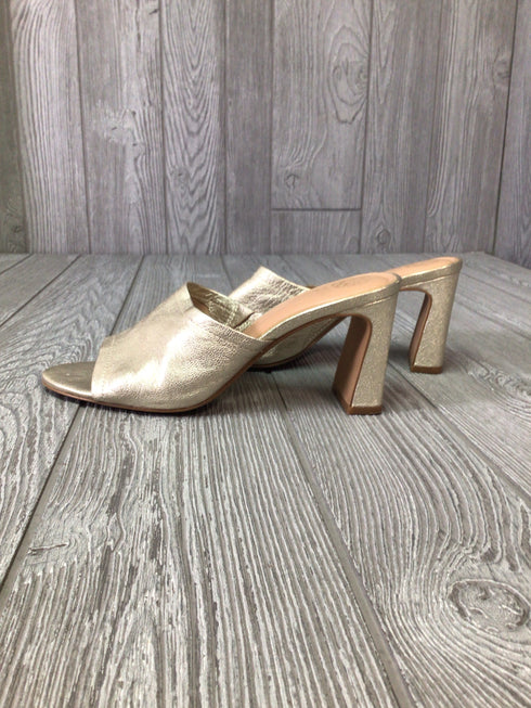 Vince Camuto Sandals Size 8.5